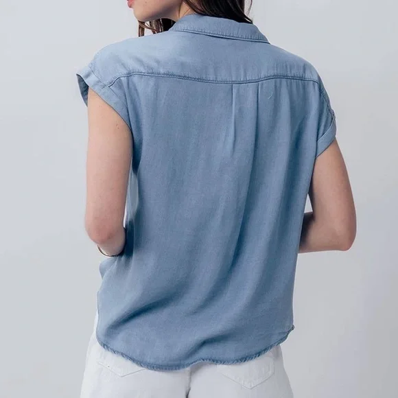 NWT Blue Short Sleeve Button Front Top With Pockets - Picture 4 of 4